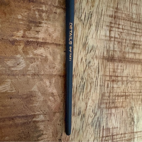 Details By Tati EX-6 Lifted Shadow Brush First Edition NWOT - Picture 4 of 7